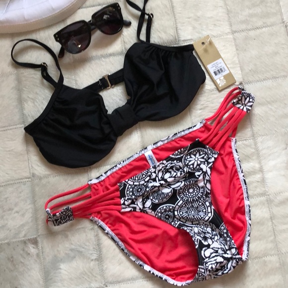 Bikini - Picture 2 of 11